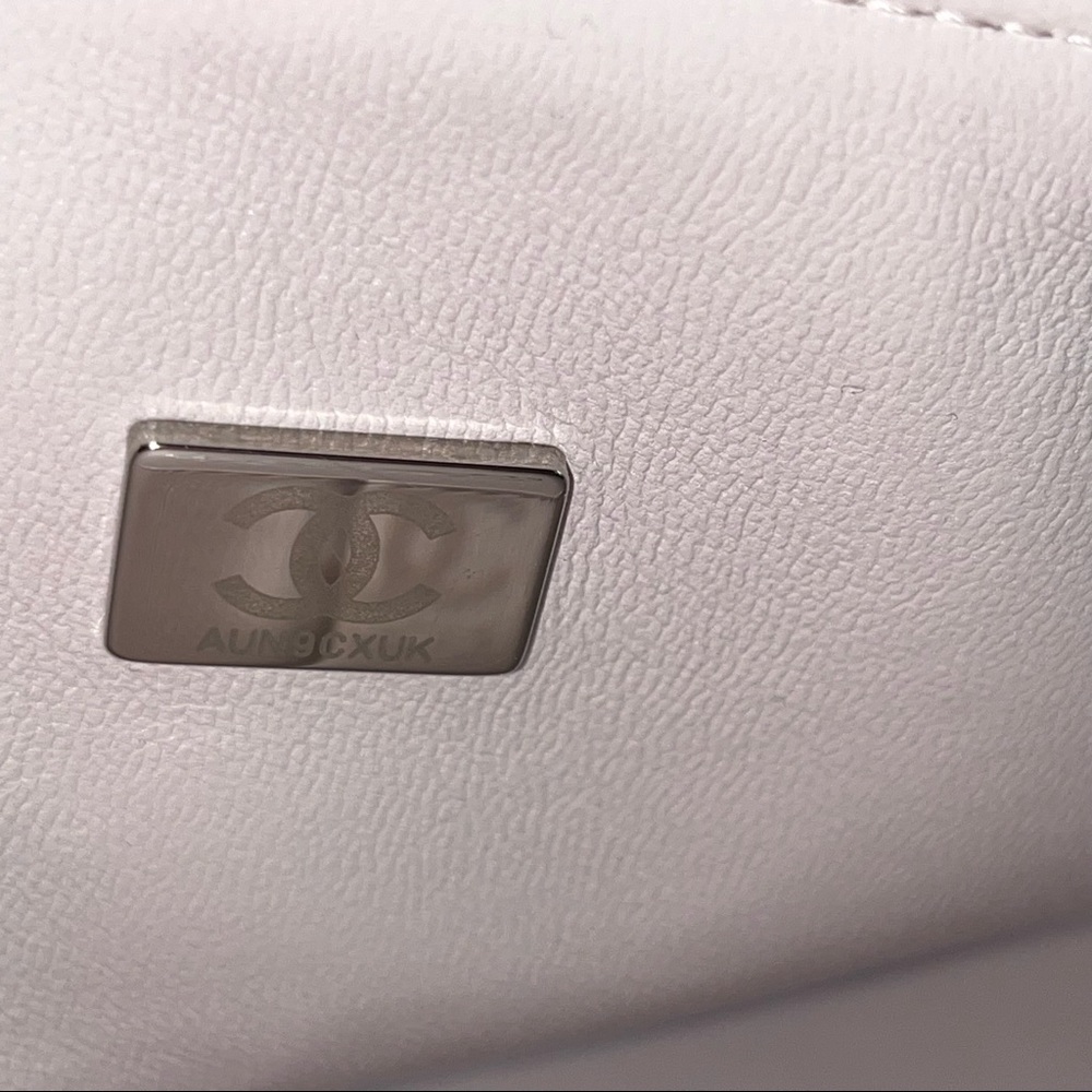 Chanel Spring 2021 Light Purple medium lambskin classic flap bag - Picture 14 of 16